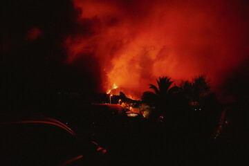 Cielo rojo por erupción el Cumbre Vieja 