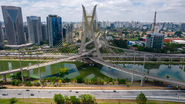 Estaiada's bridge aerial view in Marginal Pinheiros, São Paulo, Brazil. Business center. Financial Center. Famous cable stayed (Ponte Estaiada) bridge © Pedro