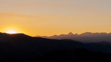 Obraz premium sunset in the mountains