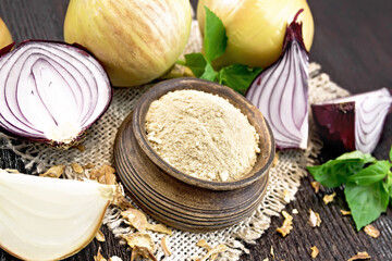 Onion powder in bowl on table