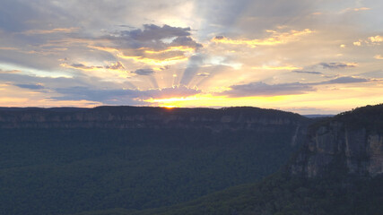 Obraz na płótnie Canvas sunset shot from echo point at katoomba in nsw