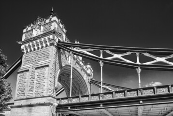 Fototapeta na wymiar Magnificent Tower Bridge on a beautiful summer day.