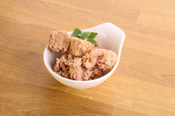 Canned tuna fish with oil