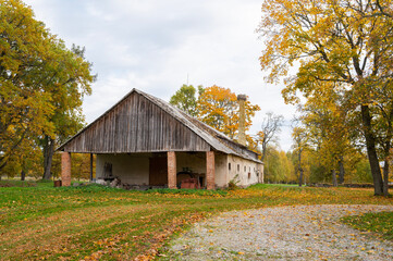 Fototapeta na wymiar old farm in autumn