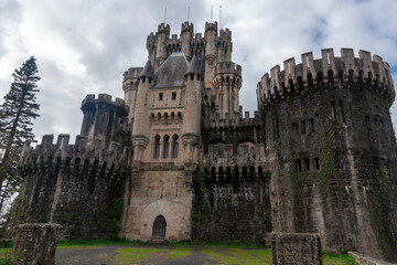 Fototapeta na wymiar main facade of butron castle on a cloudy day