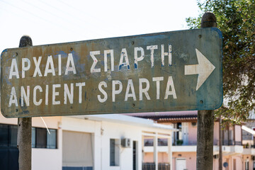 Obraz premium Wegweiser zurm antiken Sparta, Sparta, Peloponnes, Griechenland