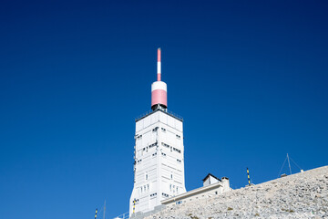 Obraz premium station météo au sommet du Mont-Ventoux