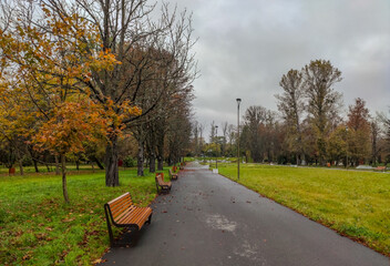 Park Ludowy Lublin, Alejka z ławkami