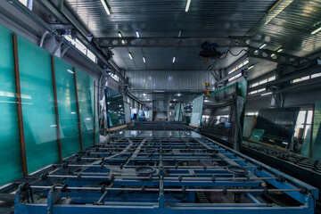 Preparation of big glass slices in a glass window manufacturing factory