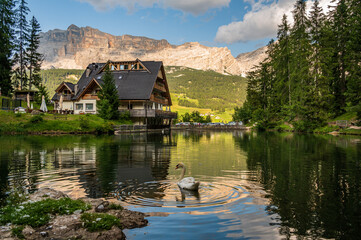 Obraz premium Lech da Sompunt in Val Badia