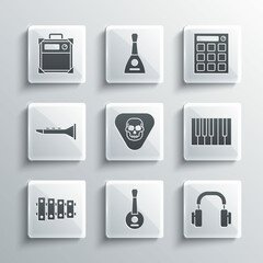 Set Banjo, Headphones, Grand piano, Guitar pick, Xylophone, Clarinet, amplifier and Drum machine icon. Vector