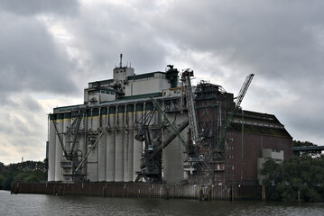 Massives Industriegebäude