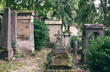tombes dans un cimetière