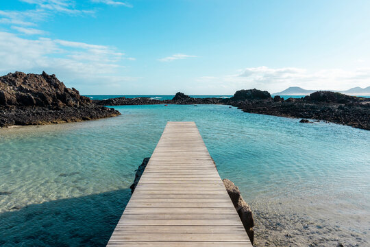 Spain, Canaray Islands, Fuerteventura, jetty at the sea