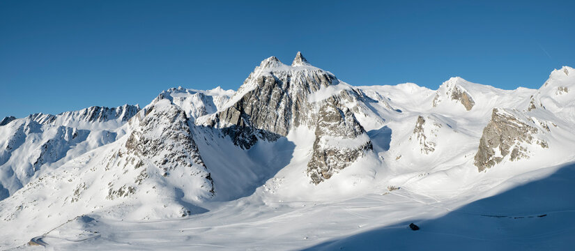Switzerland, Great St Bernard Pass, Pain de Sucre, Mont Fourchon, winter landscape in the mountains