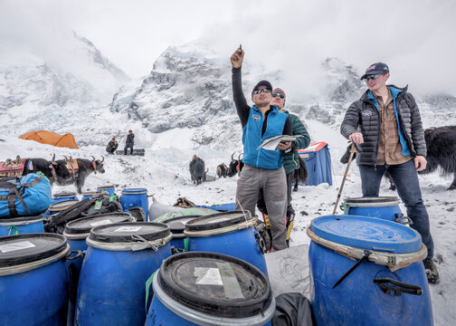 Nepal, Solo Khumbu, Everest Base Camp, Sherpas checking provisions