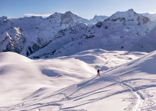Switzerland, Bagnes, Cabane Marcel Brunet, Mont Rogneux, ski touring in the mountains