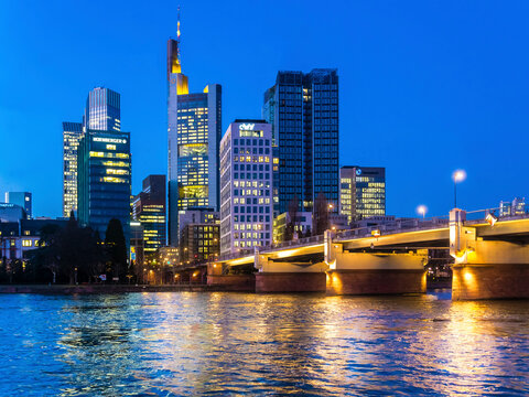Germany, Hesse, Frankfurt, Sykline, financial district in the evening