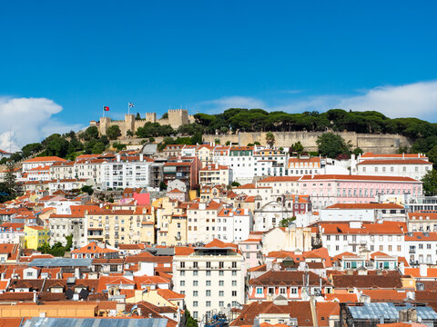 Portugal, Lisboa, Baixa, cityscape with Castelo Sao Jorge