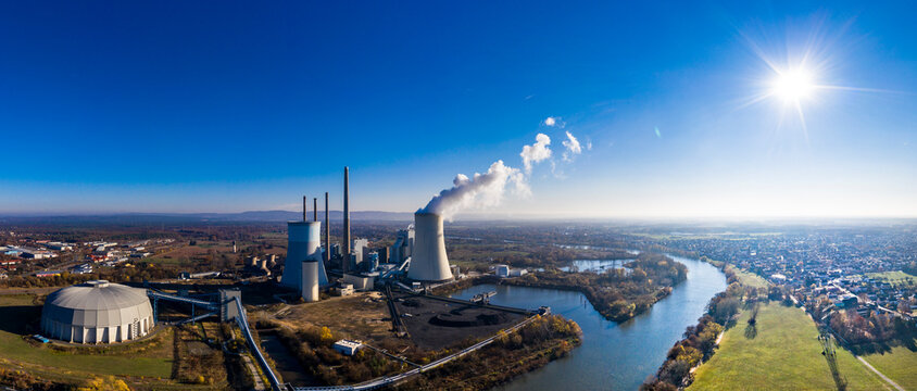 Germany, Hesse, Aerial view of Grosskrotzenburg Power Station