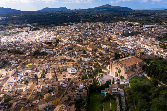 Townscape with parish church Transfiguracio del Senyor, Arta, Majorca, Spain