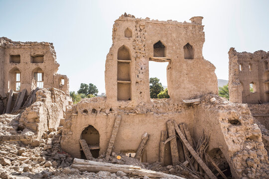 Oman, Ad Dakhiliyah, Izki, Wall of old ruined building