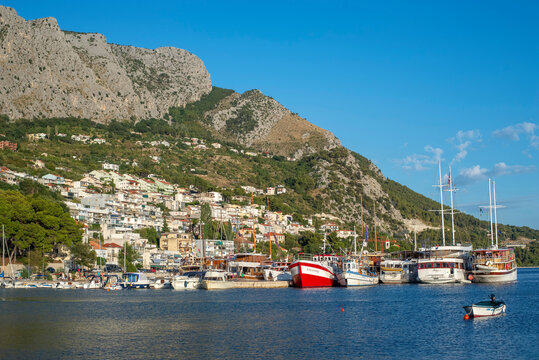 Croatia, Omis, Sailing ships moored in harbor of coastal town