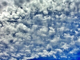 wolkenbedeckter Himmel