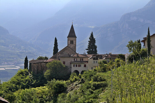 la chiesa di S. Giacomo a Termeno