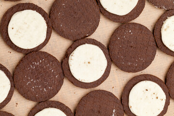 chocolate cookies with creamy cream filling