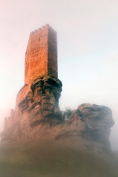 Spain, Guadalajara, Castle of Zafra and fog in the morning