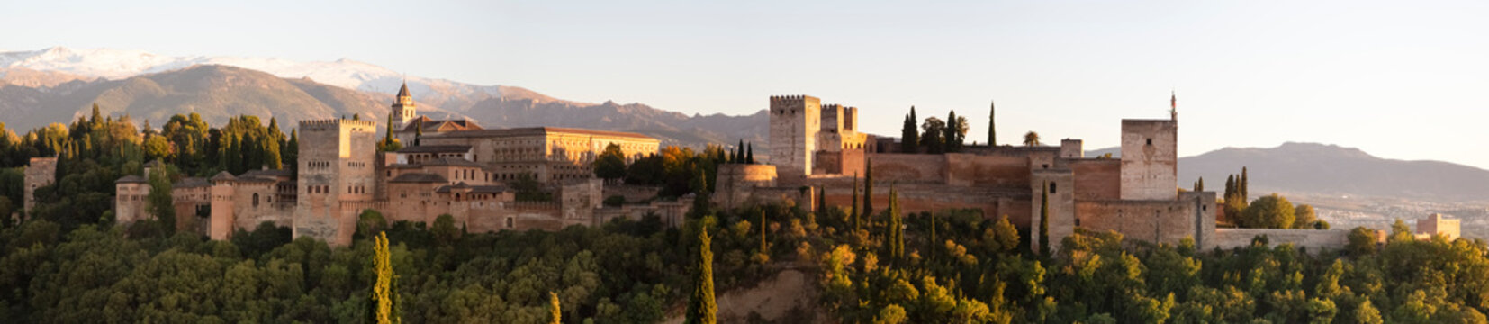 Spain, Andalusia, Granada,&Ocirc;&oslash;&Omega;View of Alhambra