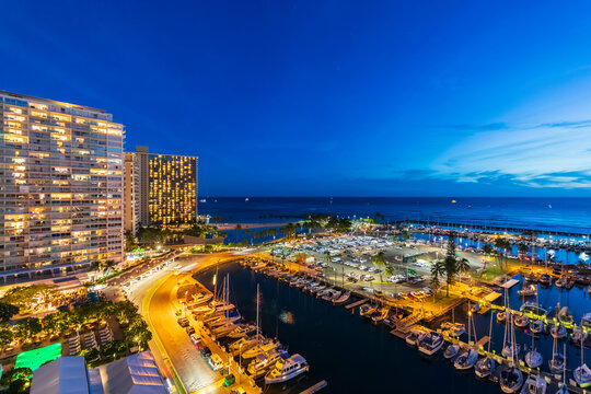 USA, Hawaii, Oahu, Honolulu, Ala Wai Boat Harbor at blue hour