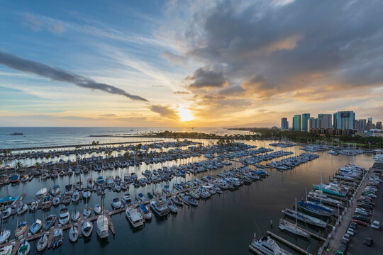 USA, Hawaii, Oahu, Honolulu, Ala Wai Boat Harbor at sunrise