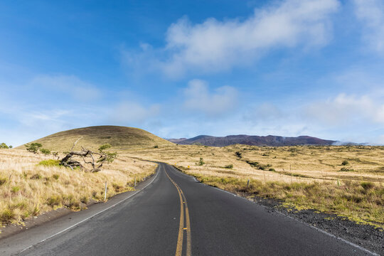USA, Hawaii, Mauna Kea volcano, Mauna Kea Access Road to the summit of Mauna Kea