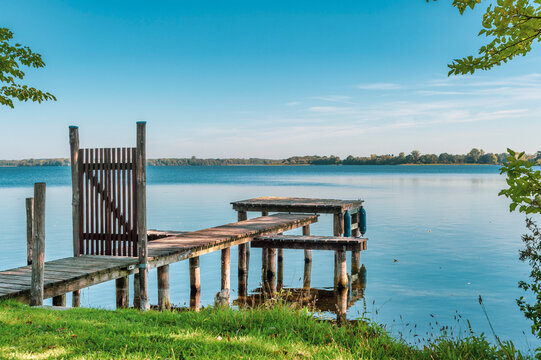 Germany, Mecklenburg-Western Pomerania, Zarrentin, Lauenburg Lakes Nature Park, Lake Schaalsee, wooden boardwalk