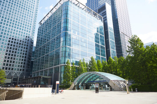 UK, England, London, Entrance of&Ocirc;&oslash;&Omega;Canary Wharf Tube Station