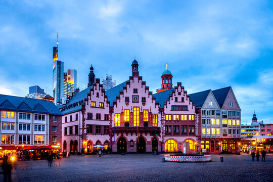 Germany, Hesse, Frankfurt, Romer town hall at dusk
