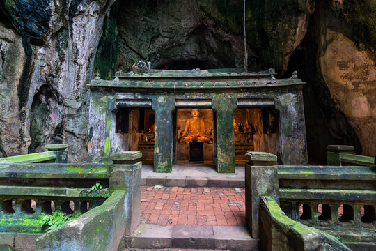 Vietnam, Da Nang, Buddhist sanctuary in Marble Mountains