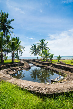 France, Wallis and Futuna, Coastal swimming pool in summer