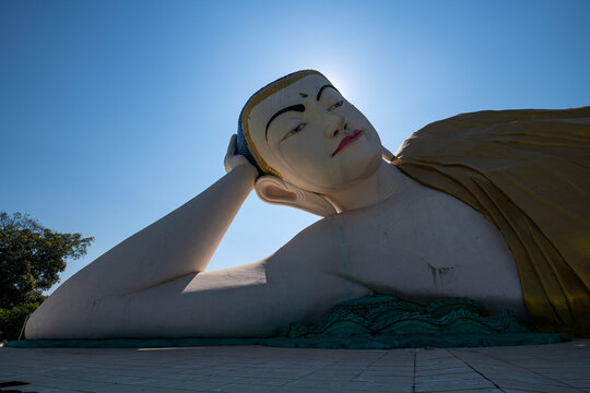 Myanmar, Bago,&Ocirc;&oslash;&Omega;Reclining Buddha at Shwethalyaung Temple