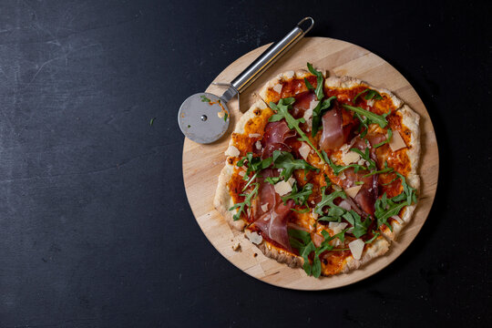 Studio shot of homemade pizza with&Ocirc;&oslash;&Omega;Mozzarella, ham, arugula and Parmesan
