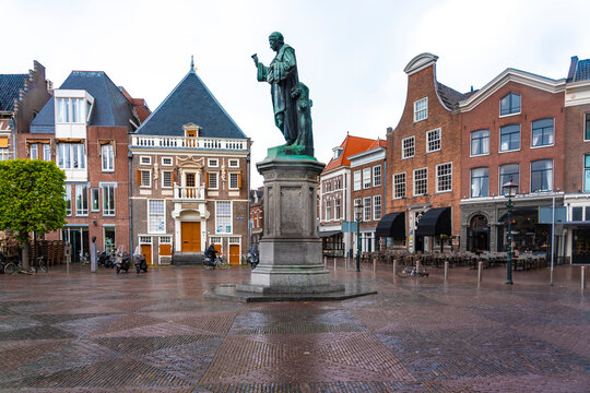 Netherlands, North Holland, Haarlem, Statue of Johann Costerus on Grote Markt square