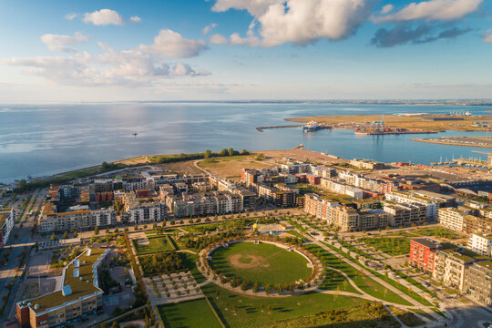 Sweden, Scania, Malmo, Aerial view of park at Vastra Hamnen with&Ocirc;&oslash;&Omega;sea in background