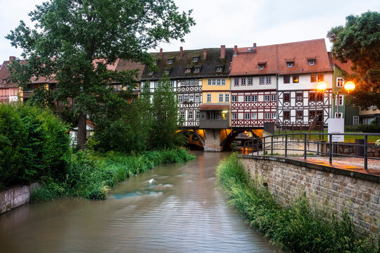 Germany, Erfurt, Karmerbrucke with the historic houses on Gera river