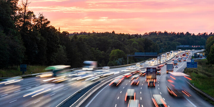 Germany, Baden-Wurttemberg, Stuttgart, Traffic on&Ocirc;&oslash;&Omega;Bundesautobahn 8 at dusk
