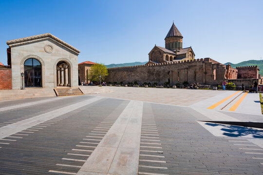 Georgia, Mtskheta-Mtianeti, Mtskheta, Empty square in front of Samtavro Monastery