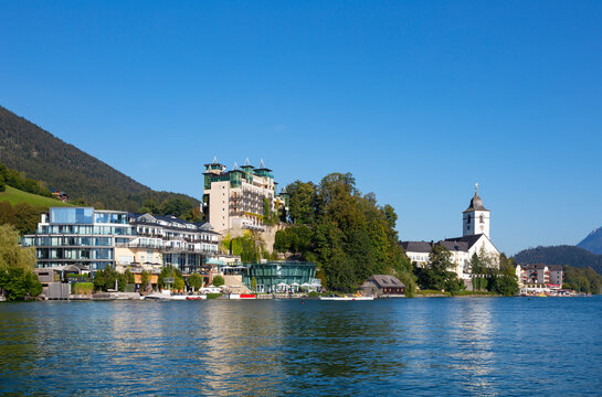 Austria, Upper Austria, Saint Wolfgang&Ocirc;&oslash;&Omega;im&Ocirc;&oslash;&Omega;Salzkammergut, Town on shore of Lake&Ocirc;&oslash;&Omega;Wolfgangsee&Ocirc;&oslash;&Omega;in summer