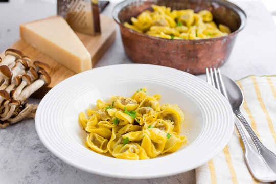 Plate of Italian tortellini with&Ocirc;&oslash;&Omega;grana&Ocirc;&oslash;&Omega;cheese