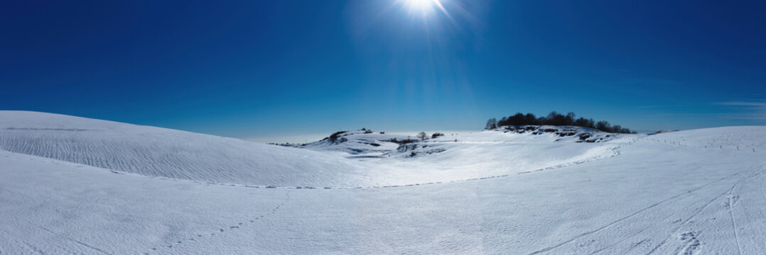 Italy,&Ocirc;&oslash;&Omega;Province of Verona, Panorama on snow-covered landscape